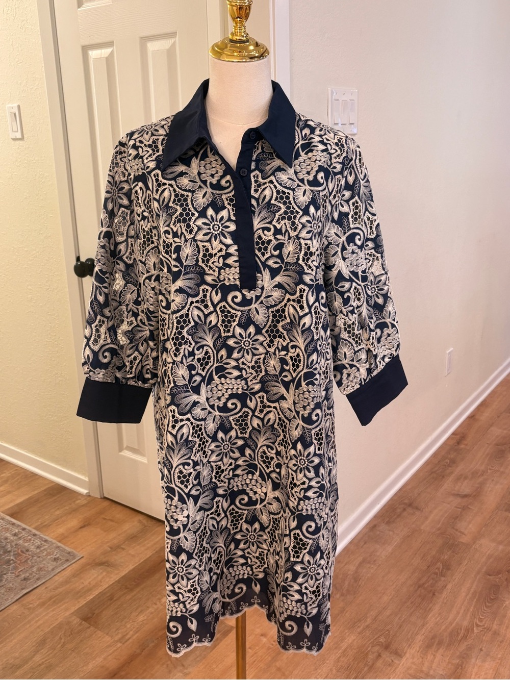 Avara Floral Dress - Large NWT